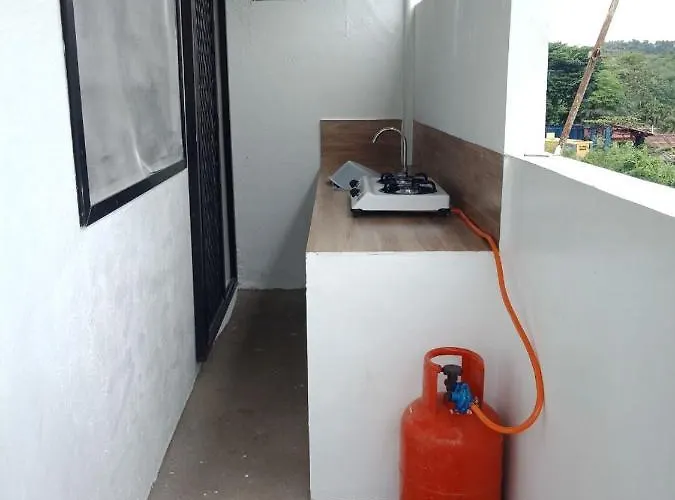 Cozy 2br House & Lot, Near Airport, Ateneo De Cebu, Sm Lacion, Gaisano Grand Mall Holiday home
