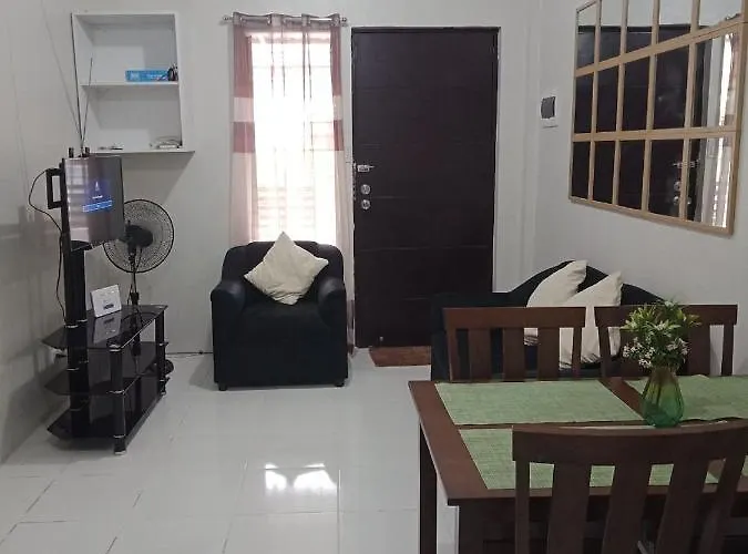 Holiday home Cozy 2br House & Lot, Near Airport, Ateneo De Cebu, Sm Lacion, Gaisano Grand Mall *
